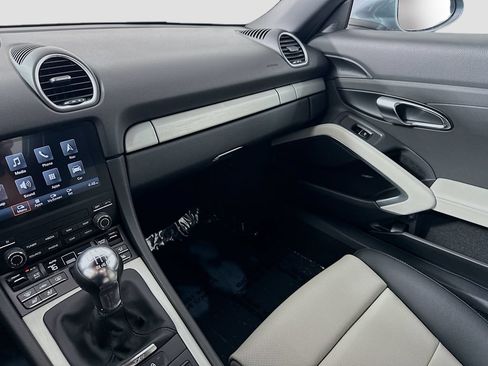 Certified 2025 Porsche 718 Boxster RWD image 23