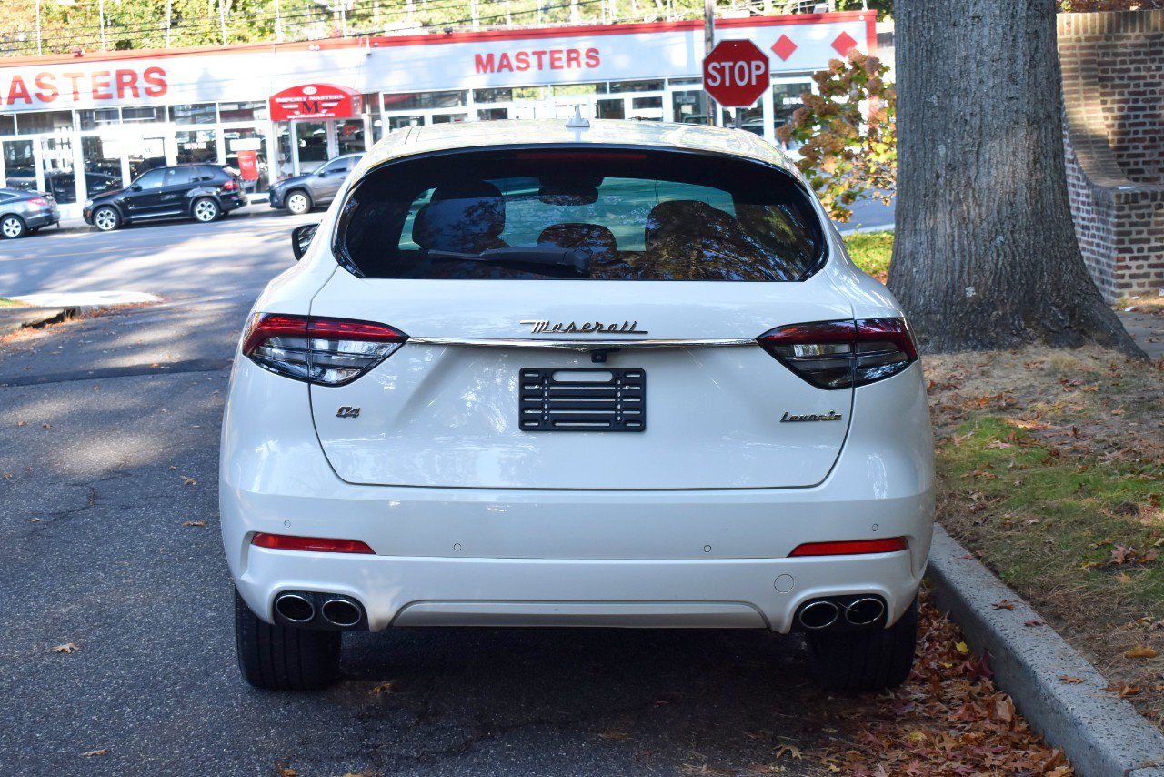 Used 2021 Maserati Levante AWD/4WD image 7
