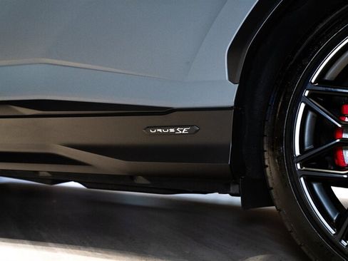 Used 2025 Lamborghini Urus SE AWD/4WD image 18