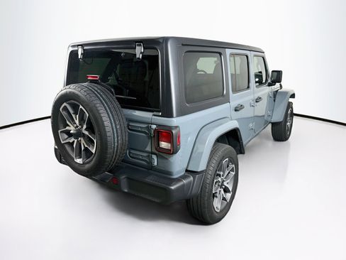 Used 2024 Jeep Wrangler Unlimited AWD/4WD image 9