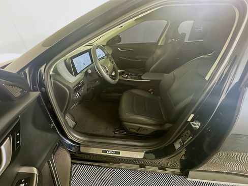 Used 2024 Kia EV6 Wind RWD image 13