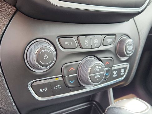 Certified 2022 Jeep Cherokee Latitude Lux image 15