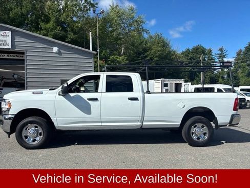 Used 2024 RAM 2500 Tradesman w/ Chrome Appearance Group AWD/4WD image 4