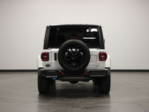 Used 2023 Jeep Wrangler Unlimited Sahara w/ Cold Weather Group AWD/4WD image 7