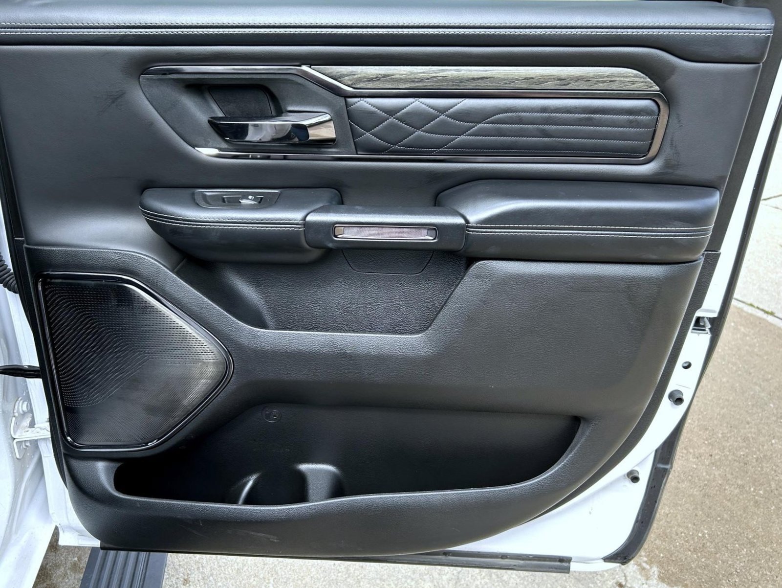 Used 2025 RAM 1500 Limited AWD/4WD image 18
