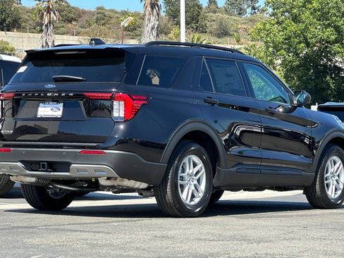New 2026 Ford Explorer Active w/ Active Comfort Package RWD image 3