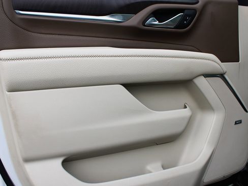 Used 2021 GMC Yukon Denali w/ Denali Premium Package image 15