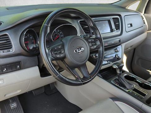 Used 2020 Kia Sedona EX FWD image 9