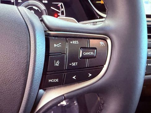 Certified 2025 Lexus ES 300h w/ Premium Package image 22