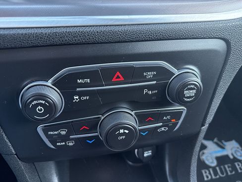 Used 2020 Dodge Charger SXT RWD image 44