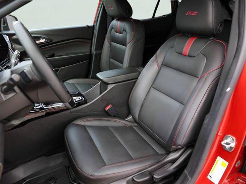 Used 2024 Chevrolet Trax RS w/ Sunroof Package FWD image 10
