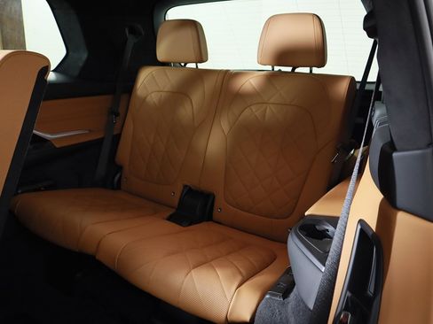 Used 2024 BMW X7 xDrive40i w/ M Sport Package image 35