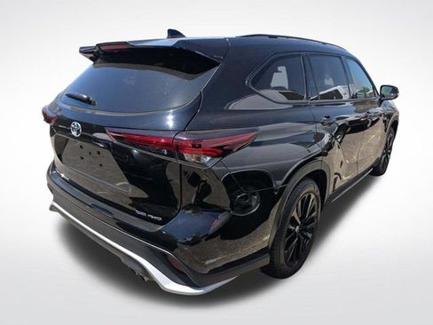 Used 2025 Toyota Highlander XSE AWD/4WD image 3