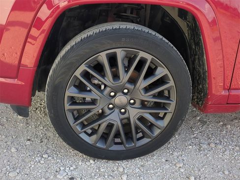 Used 2022 Jeep Compass Limited image 31