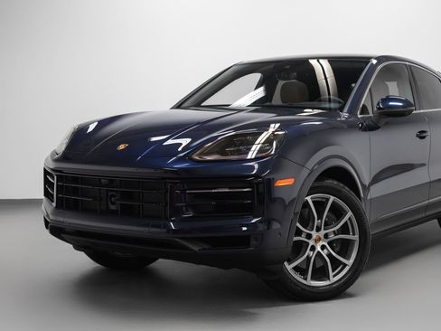 Used 2025 Porsche Cayenne Coupe AWD/4WD image 7