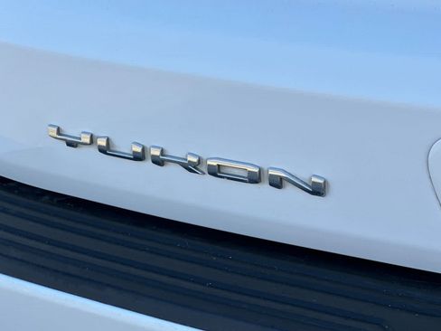 Used 2023 GMC Yukon SLT image 28