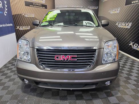 Used 2014 GMC Yukon XL SLT RWD image 3