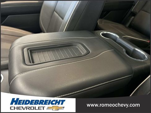 Used 2023 GMC Yukon SLT w/ SLT Luxury Package AWD/4WD image 29