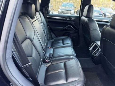 Used 2018 Porsche Cayenne image 33