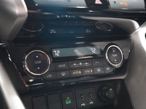 Used 2018 Mitsubishi Eclipse Cross SE image 25