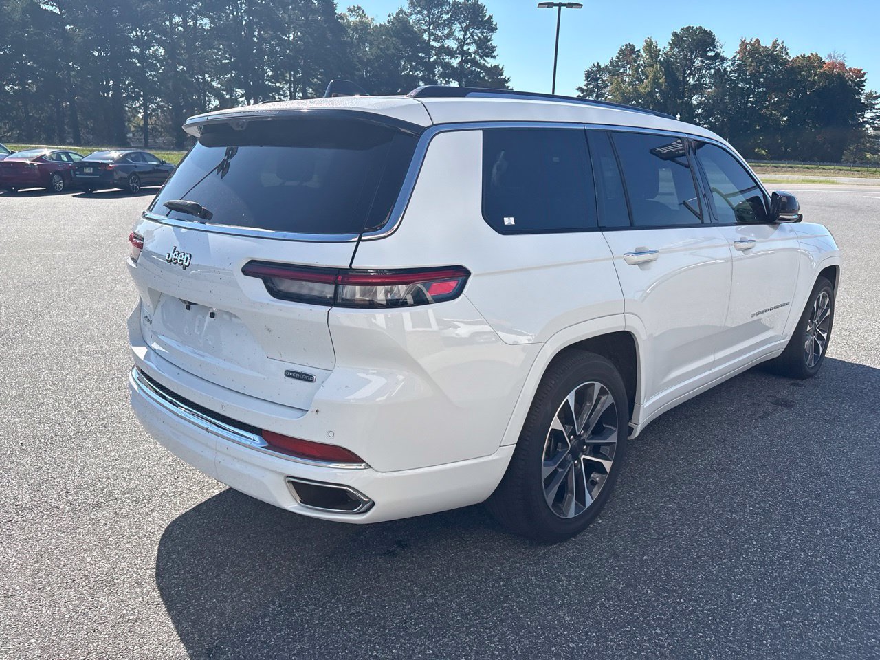 Used 2023 Jeep Grand Cherokee L Overland w/ Luxury Tech Group IV AWD/4WD image 10