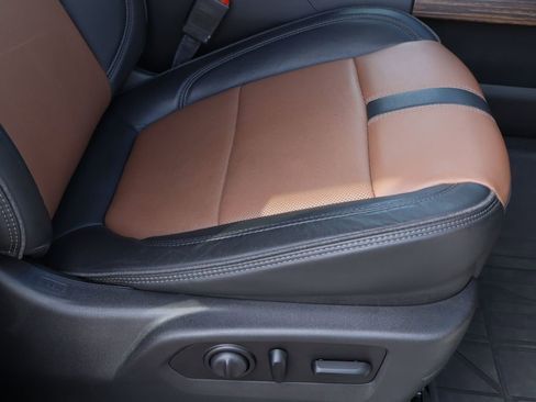 Used 2020 Chevrolet Silverado 3500 High Country image 32