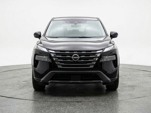 Used 2025 Nissan Rogue SV image 2