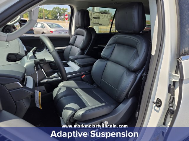 New 2027 Lincoln Navigator Premiere RWD image 9