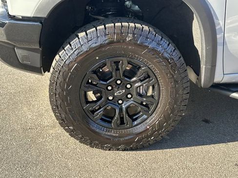 Used 2025 Chevrolet Silverado 1500 ZR2 w/ Technology Package image 13