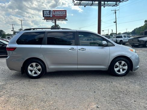 Used 2015 Toyota Sienna LE FWD image 6