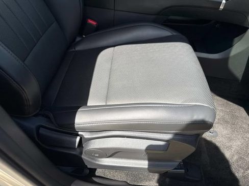 Used 2025 Hyundai Santa Fe SEL FWD image 14