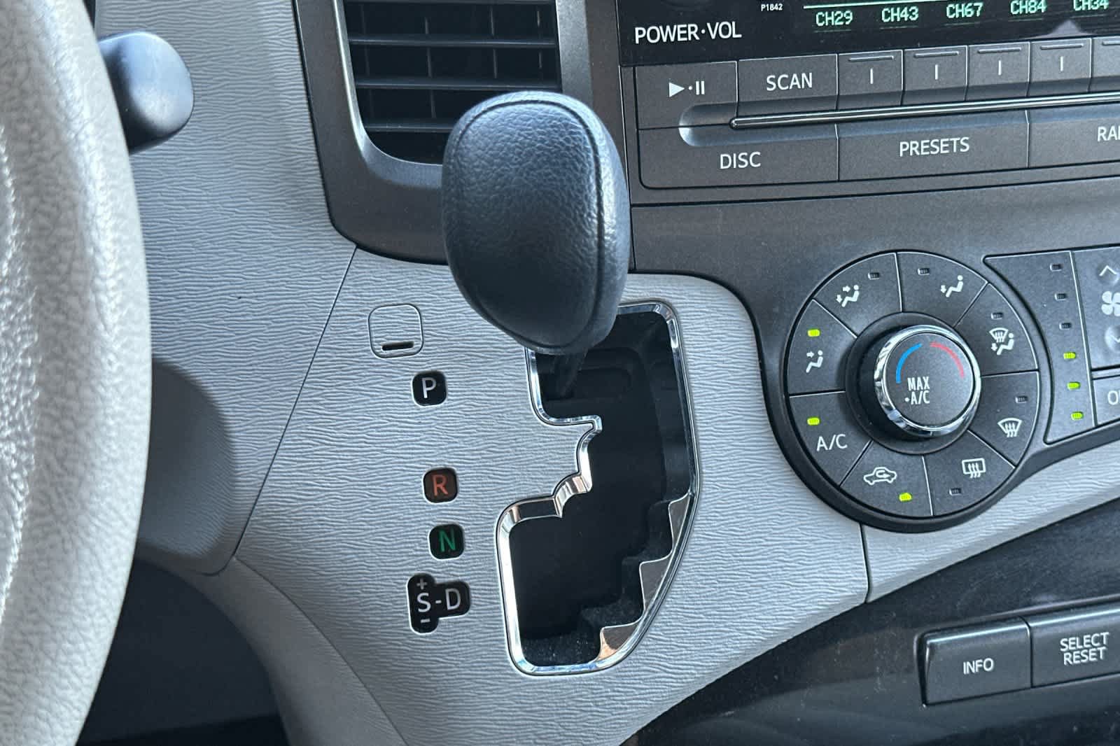 Used 2011 Toyota Sienna LE FWD image 23