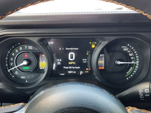 Used 2024 Jeep Wrangler Unlimited Sahara w/ Technology Group AWD/4WD image 23