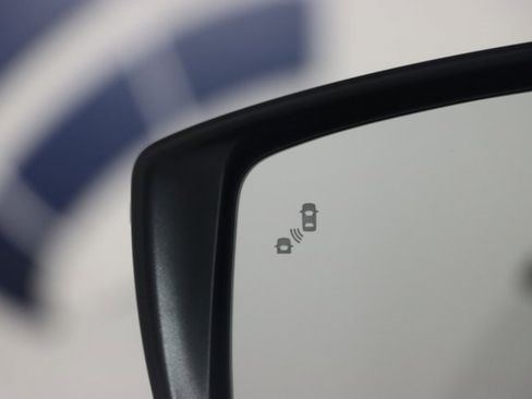 Used 2023 Nissan Versa SR w/ Trunk Package image 32