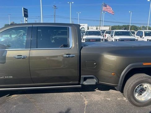 Used 2022 GMC Sierra 3500 Denali w/ Denali Ultimate Package AWD/4WD image 9