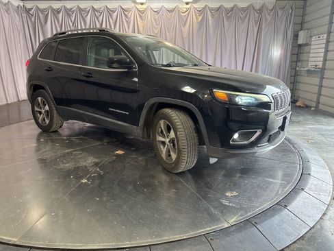 Used 2019 Jeep Cherokee Limited w/ Technology Group image 3