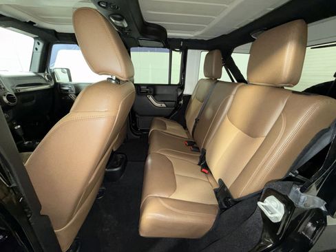Used 2016 Jeep Wrangler Unlimited Sahara image 23