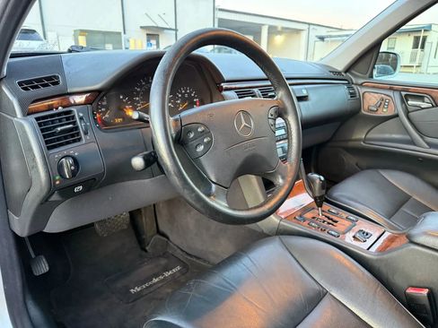 Used 2002 Mercedes-Benz E 320 4MATIC Sedan image 17