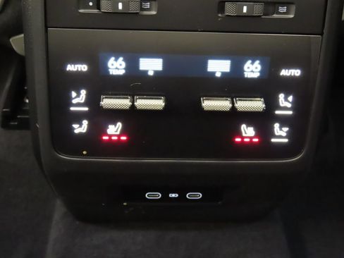 Certified 2025 Porsche Macan 4 Electric AWD/4WD image 33