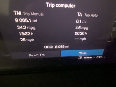 Certified 2024 Volvo XC40 B5 Ultimate w/ Protection Package Premier image 17