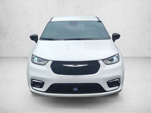 Used 2025 Chrysler Pacifica Select FWD image 2
