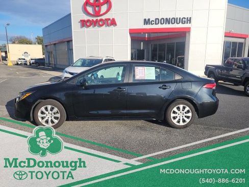 Used 2022 Toyota Corolla LE image 2