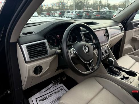 Used 2019 Volkswagen Atlas SE w/ Panoramic Sunroof Package image 14