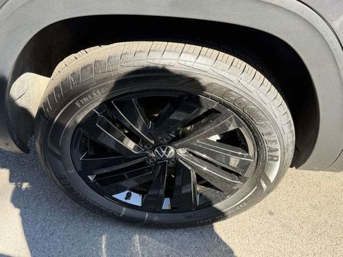 Certified 2023 Volkswagen Atlas Cross Sport SE w/ Black Wheel Package AWD/4WD image 9