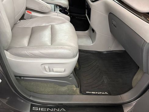 Used 2017 Toyota Sienna XLE Premium w/ Outdoor Package AWD/4WD image 39
