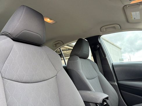 Used 2020 Toyota Corolla LE FWD image 15