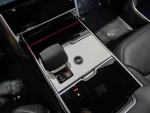 Used 2025 Land Rover Range Rover Long Wheelbase SE image 23