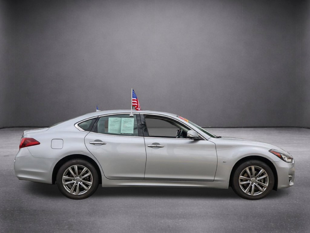 Used 2019 INFINITI Q70 Luxe AWD/4WD image 3
