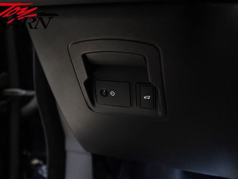 Used 2023 Land Rover Range Rover Velar R-Dynamic S image 31