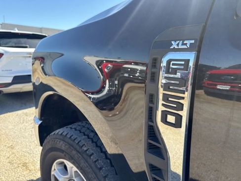 Used 2025 Ford F250 XLT w/ FX4 Off-Road Package image 8